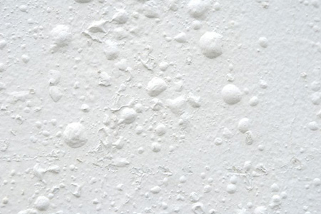 Nguyên nhân và cách khắc phục sơn tường bị phồng rộp
